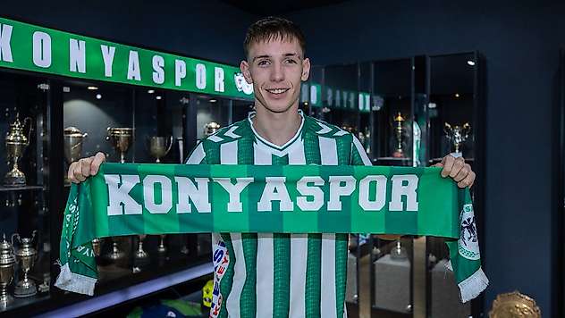Konyaspor'un Macar orta sahası imzayı attı