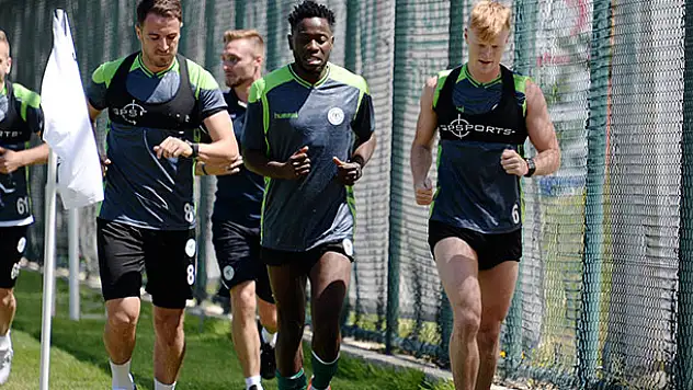 Konyaspor'un yeni transferi ilk antrenmanına çıktı