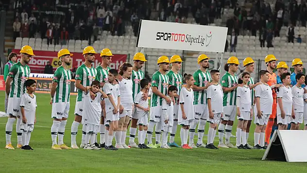 Konyaspor ve Gaziantepspor sahaya madenci bareti ile çıktı