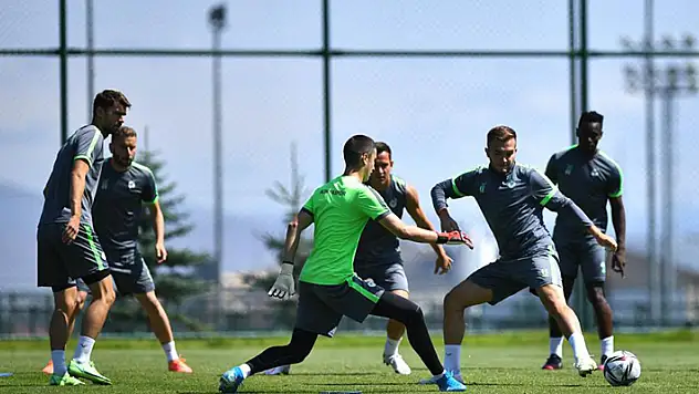 Konyaspor yeni sezon hazırlıklarına Erzurum'da devam ediyor
