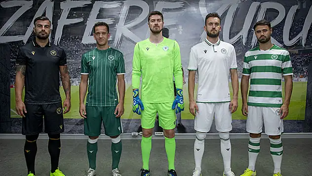 Konyaspor, yeni sezonda giyeceği formaları tanıttı
