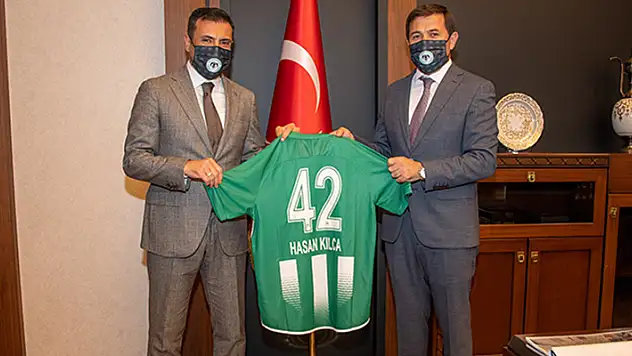 Konyaspor yönetimi Karatay Belediye Başkanı Hasan Kılca'yı ziyaret etti
