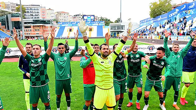 Konyaspor zirveye göz kırptı