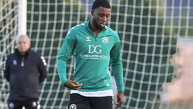 Konyaspor'a bir şok da Bazoer'den