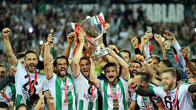Konyaspor'a tek tek veda ettiler! 