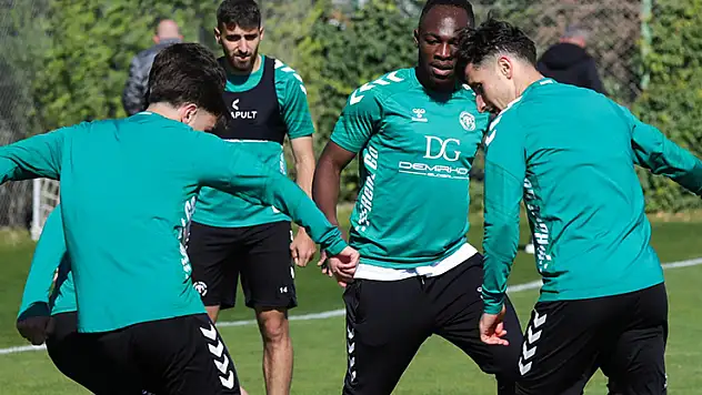 Konyaspor'da 2 isim sınırda
