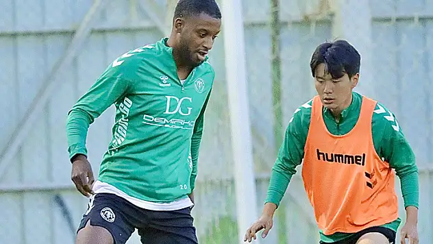 Konyaspor'da Bazoer niye oynamıyor?