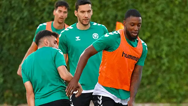 Konyaspor'da Bazoer'e milli davet