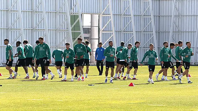 Konyaspor'da Beşiktaş mesaisi moralsiz başladı