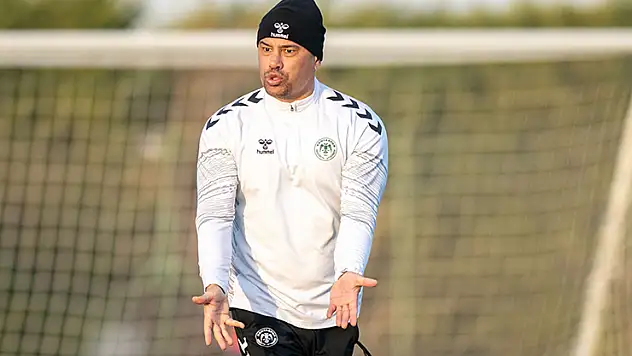 Konyaspor'da ilk 11 arayışları