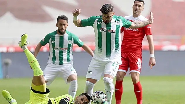 Konyaspor'da imzalar atılıyor 