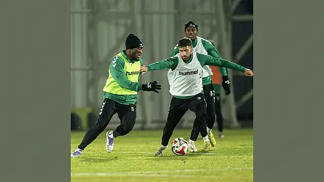Konyaspor'da Muleka dönüyor, Sitya sınırda