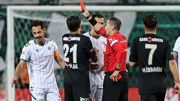 Konyaspor'da Yasir ilki yaşadı! Uçar: Tunahan'ın kartını tasvip etmiyorum