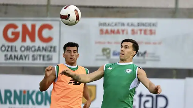 Konyaspor'da yeni transfer Oliveira ilk antrenmanına çıktı
