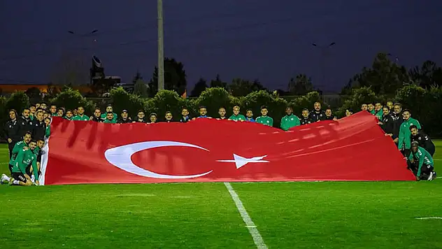Konyaspor'dan dev Türk Bayrağı