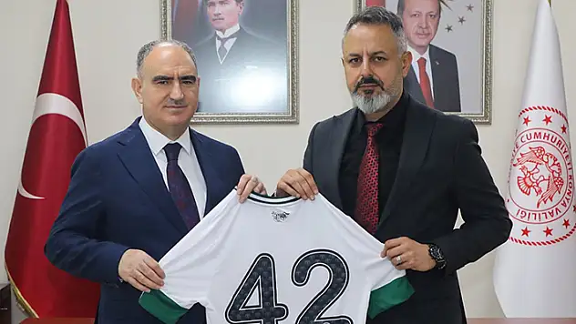 Konyaspor'dan Vali Özkan'a ziyaret
