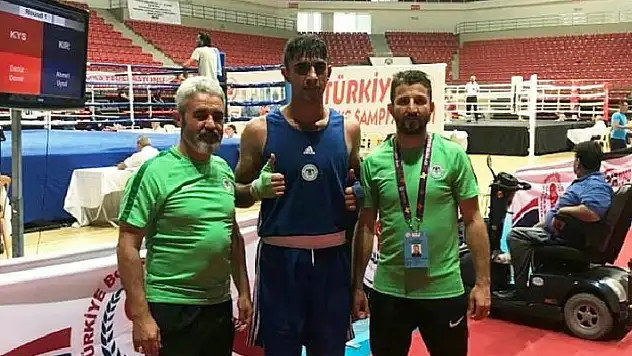 Konyasporlu boksör Türkiye üçüncüsü 