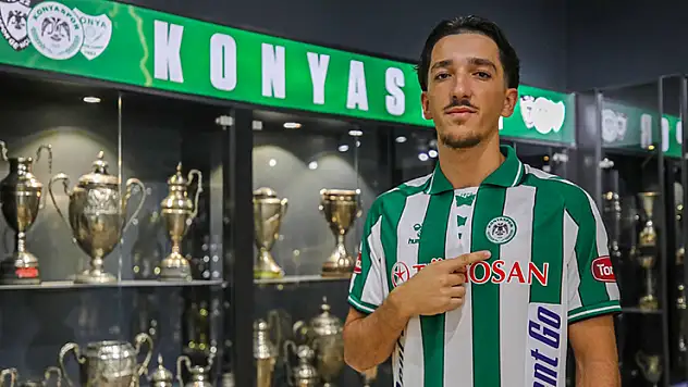 Konyasporlu Emir Bars, imza için Van'a gitti