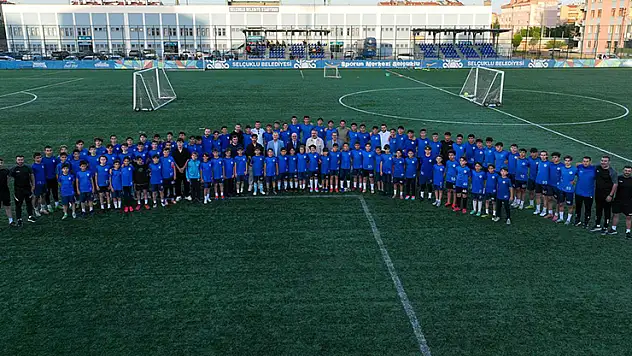 Konyasporlu futbolculardan Selçuklu Belediyespor Kulübü takımlarına moral ziyareti