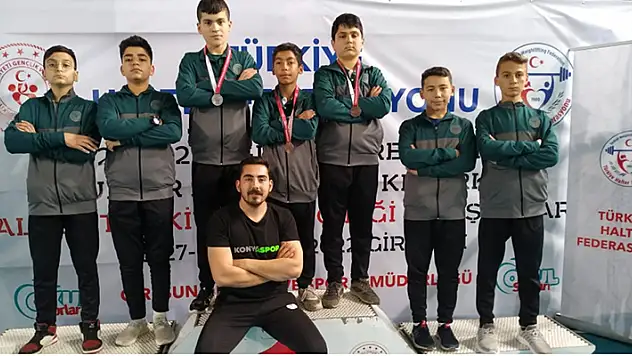 Konyasporlu halterciler madalyaları topladı