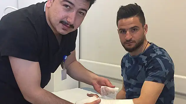 Konyasporlu Ömer Ali'nin kırılan eli alçıya alındı