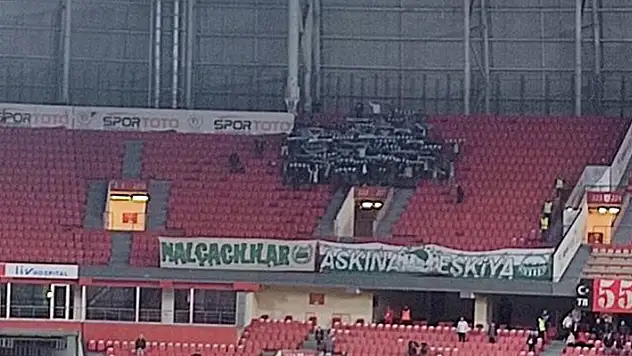 Konyasporlu taraftarlar, takımı Samsun'da yalnız bırakmadı


