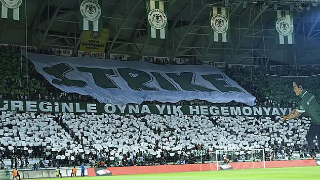 Konyasporlu taraftarlardan 4 boyutlu koreografi