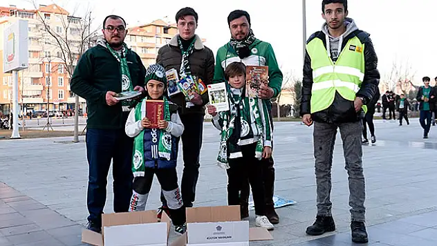 Konyasporlu taraftarlardan binlerce kitap toplandı