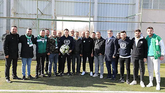 Konyasporlu taraftarlardan  Stanojevic'e hayırlı olsun ziyareti