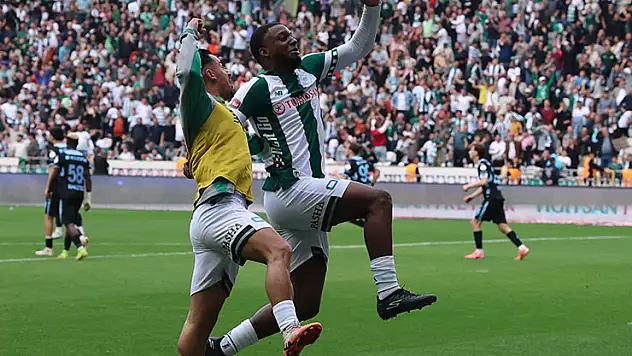 Konyaspor'u Bazoer kurtardı!