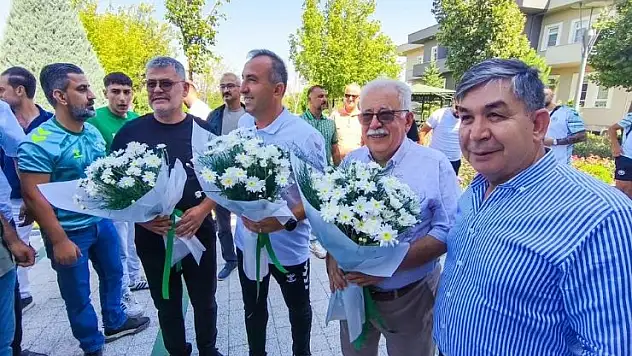 Konyaspor'u Eyüpspor maçına yönetim ve taraftar yolcu etti