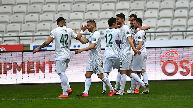 Konyaspor'un çehresi İlhan Palut ile değişti! 