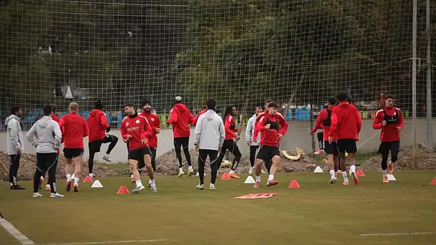 Konyaspor'un da kamp yaptığı Antalya'ya yoğun ilgi