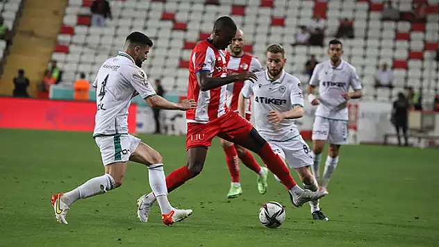Konyaspor'un savunması çöktü! 
