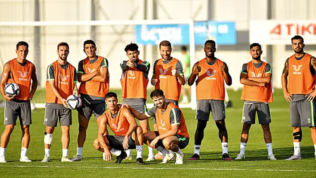 Konyaspor'un yaş ortalaması arttı 