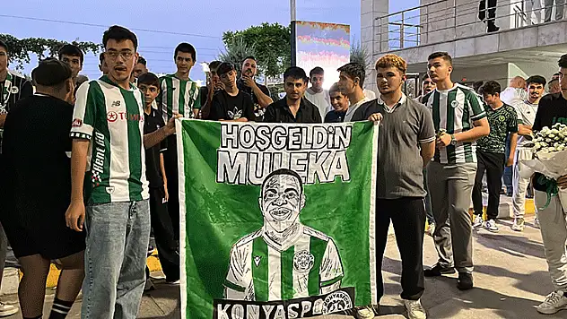 Konyaspor'un yeni transferi Jackson Muleka, Konya'ya geldi