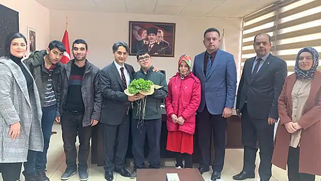 KOP Mesleki Gelişim Atölyesi Projesinde ilk marul hasadı yapıldı