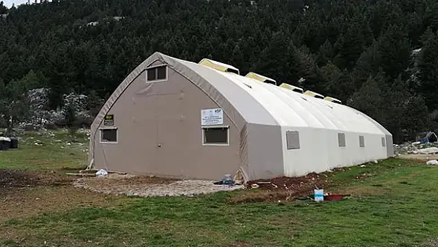 KOP'tan Derebucak'taki besicilere portatif barınak desteği