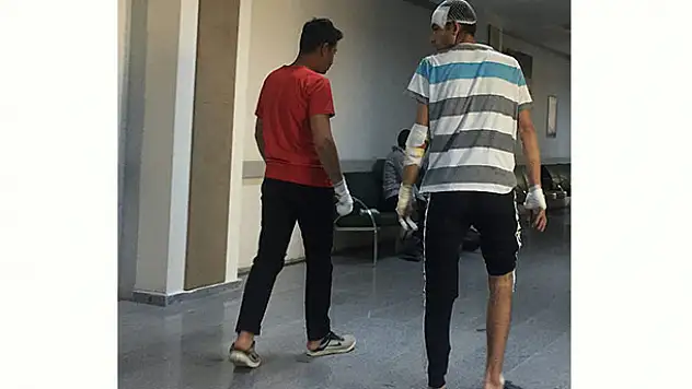 Köpeğe çarpmak istemeyen sürücünün motosikleti devrildi: 2 yaralı