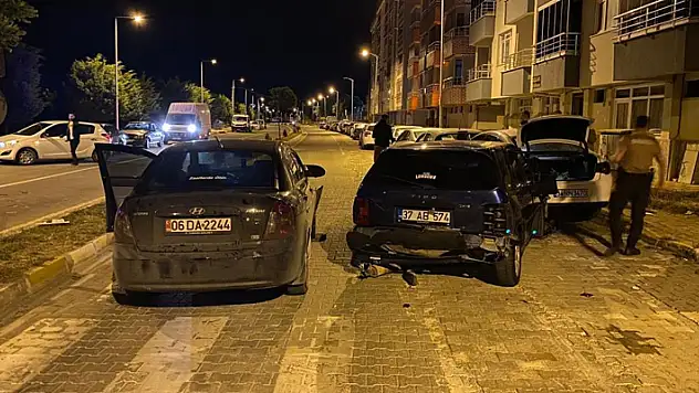 Köpeğe çarpmamak için ani fren yapan sürücü otomobille çarpıştı: 6 yaralı
