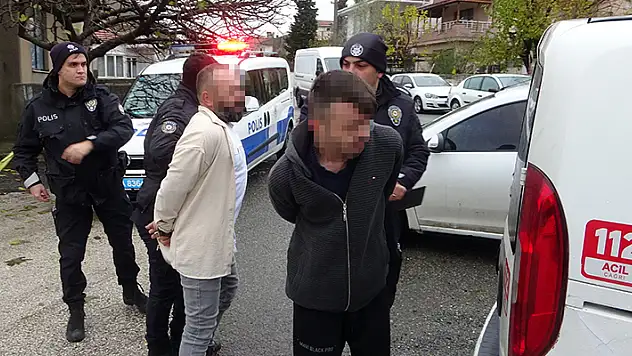 Köpeğe taş atan arkadaşlarına silahla ateş eden şüpheli, tutuklandı

