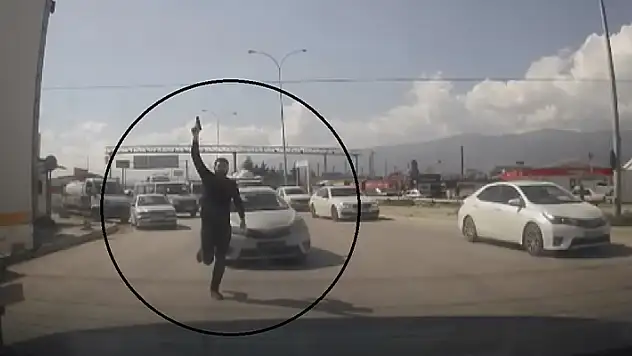Korna tartışmasıyla başlayıp, yol verme tartışmasıyla devam eden olayda polis memuruna soruşturma
