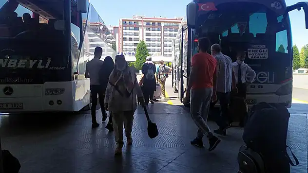 Korona etkisi! Konya'da otogarda bayram öncesi sessizlik hakim
