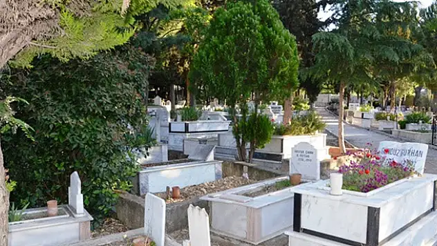 Koronavirüs nedeniyle Müslümanlar için mezarlık kalmadı