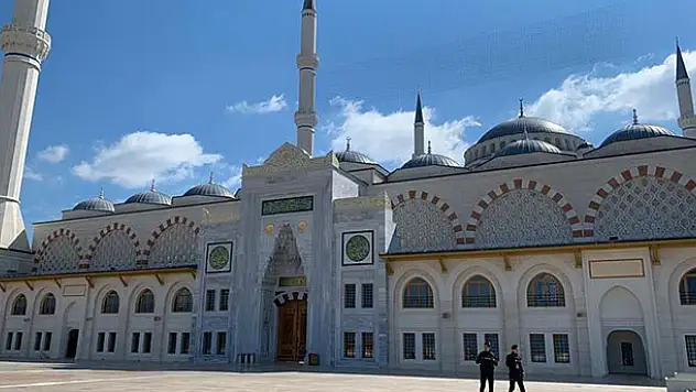 Koronavirüs tedbirleri kapsamında camilerde toplu halde cuma namazı kılınmadı