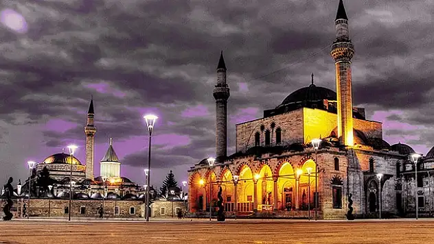 Koronavirüsün son bulması için camilerden dualar yükseldi