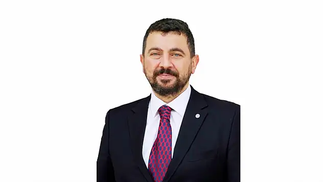 KOSAM, Akredite Göçmen Çalışma Vizesi raporunu kamuoyu ile paylaştı
