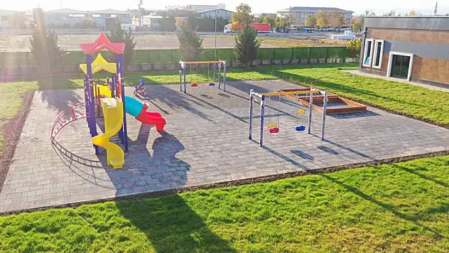 KOS'taki fabrikalarda çalışanların çocukları için inşa edilen anaokulu hizmete açılıyor