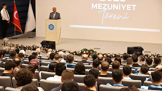 KOS'taki yüksekokul ilk mezunlarını verdi