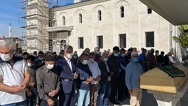 Kovid-19'dan vefat eden eski milli atlet Zekeriya Akdoğan, Konya'da toprağa verildi
